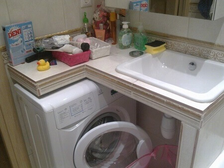 стиральная машина и раковина